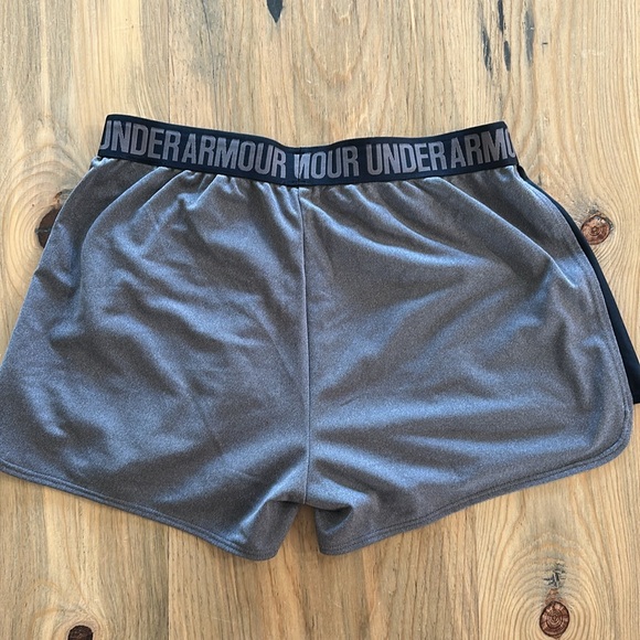 Women’s Under Armour Heat gear Shorts - Picture 2 of 3